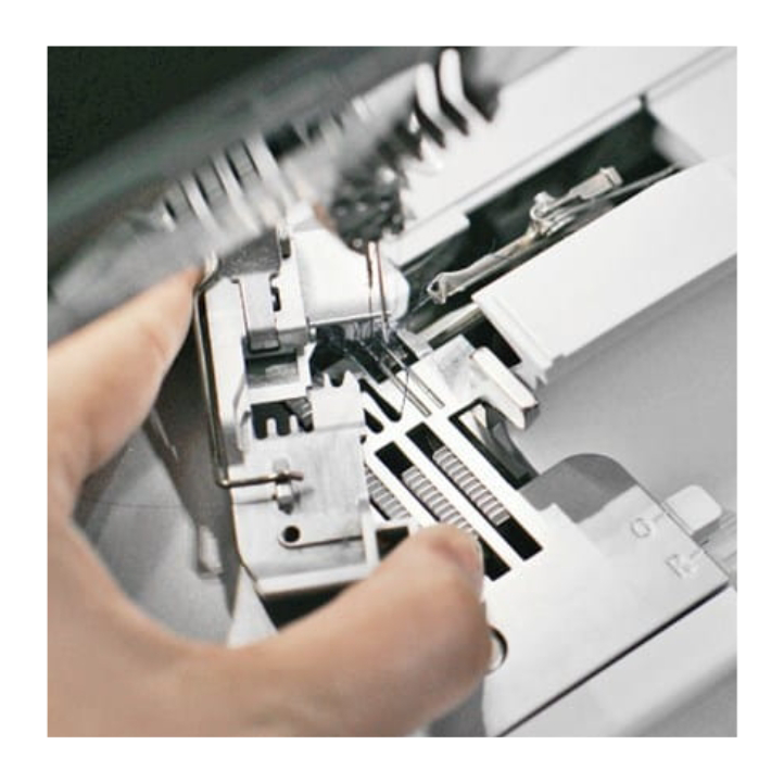BERNINA L890 Surjeteuse recouvreuse coverstitch très haut de gamme