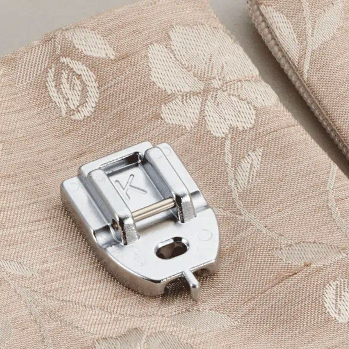 Pied pour fermeture invisible F080