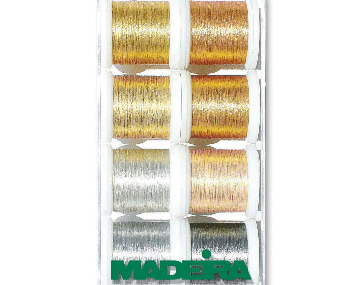 Coffret de 8 bobines de 200m MADEIRA Metallic Smooth. Un toucher agréable et une performance supérieure grâce à une nouvelle fabrication torsadée élaborée. Le solide noyau PES trilobé est enveloppé dans une fine feuille métallisée de PES et ramène à seulement 25% la proportion de métal dans le fil. La torsade en devient extrêmement flexible et confère au fil cette douceur unique.