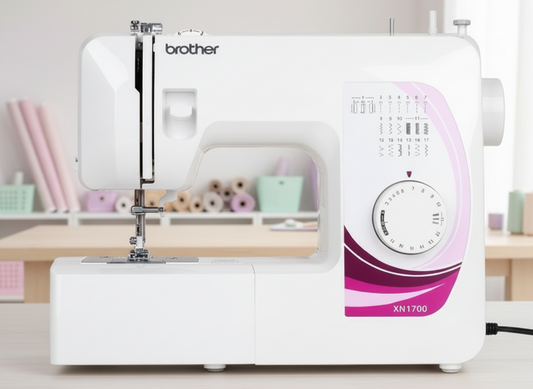 La XN1700 est un excellent compagnon de couture pour les débutants. La couture au quotidien ou le reprisage sont un jeu d’enfant avec cette machine à coudre, qui allie fiabilité et dextérité. Simple d’utilisation, elle saura s’adapter à vos différentes tâches de couture usuelles.