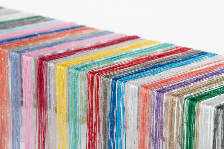 Fils pour couture, surjet et broderie