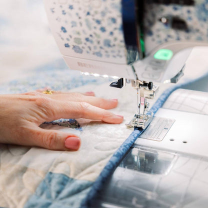 BERNINA B495 Liberty Edition - Machine à coudre design Liberty avec trolley + housse inclus