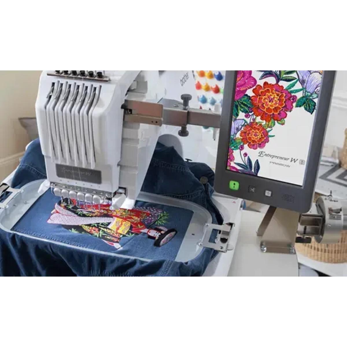 BROTHER PR680W Machine à broder AVEC table de rangement OFFERTE + système à casquette OFFERT + Logiciel PE DESIGN 11 à tarif préférentiel opie)