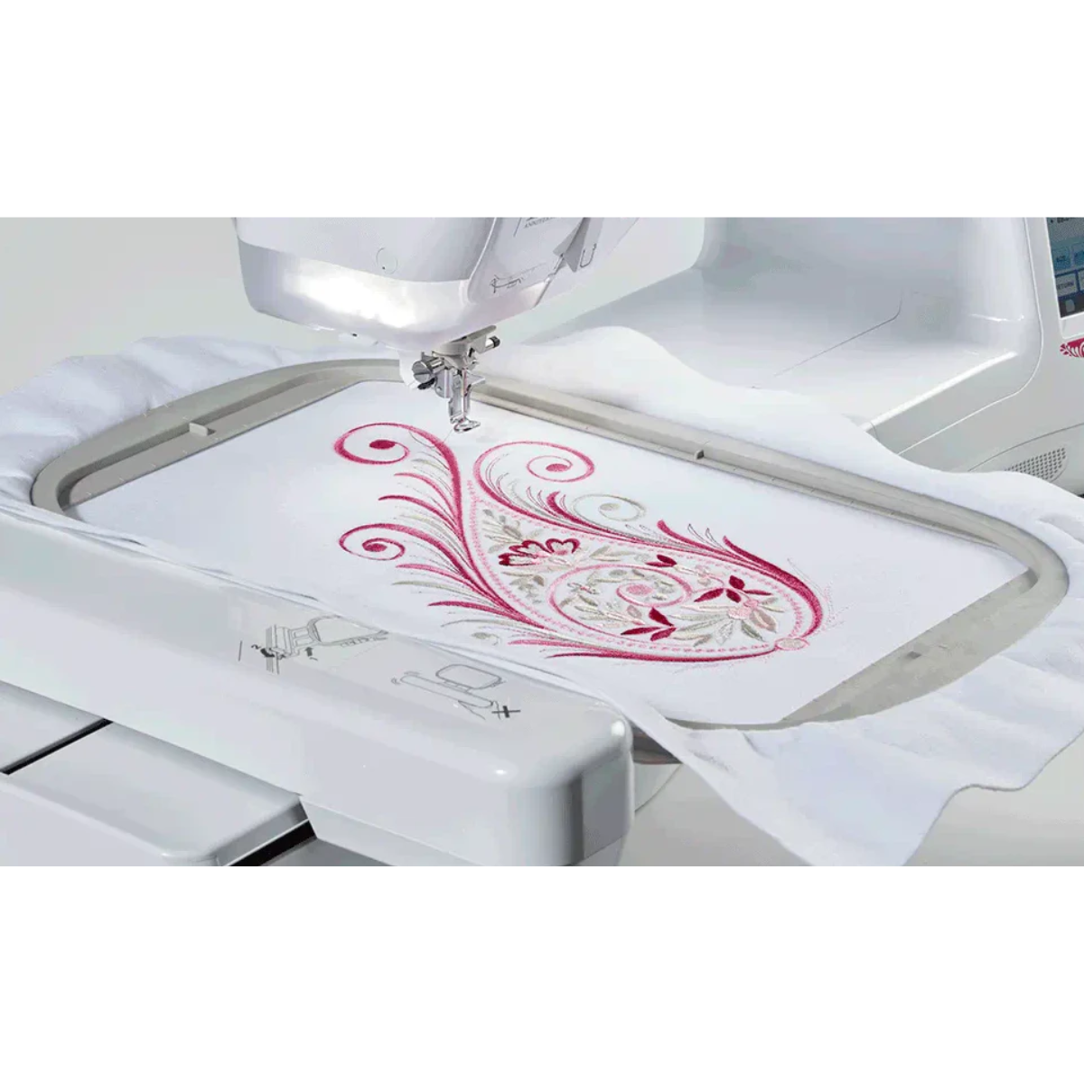 BROTHER Innovis V3LE Machine à broder