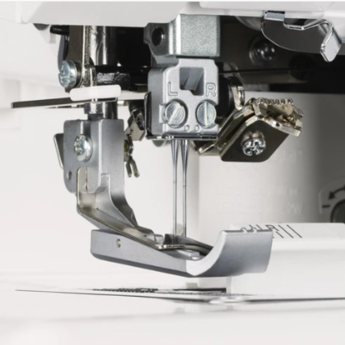 BABY LOCK Surjeteuse VICTORY 4/3/2 fils - 1 à 2 aiguilles