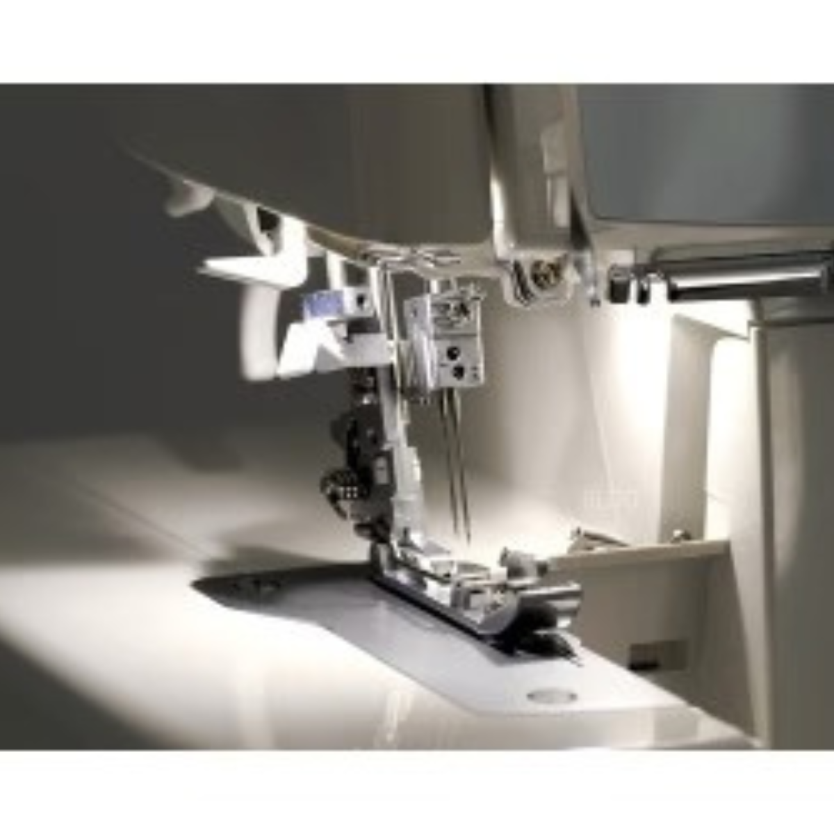 JUKI MO2000 QVP Surjeteuse à enfilage automatique