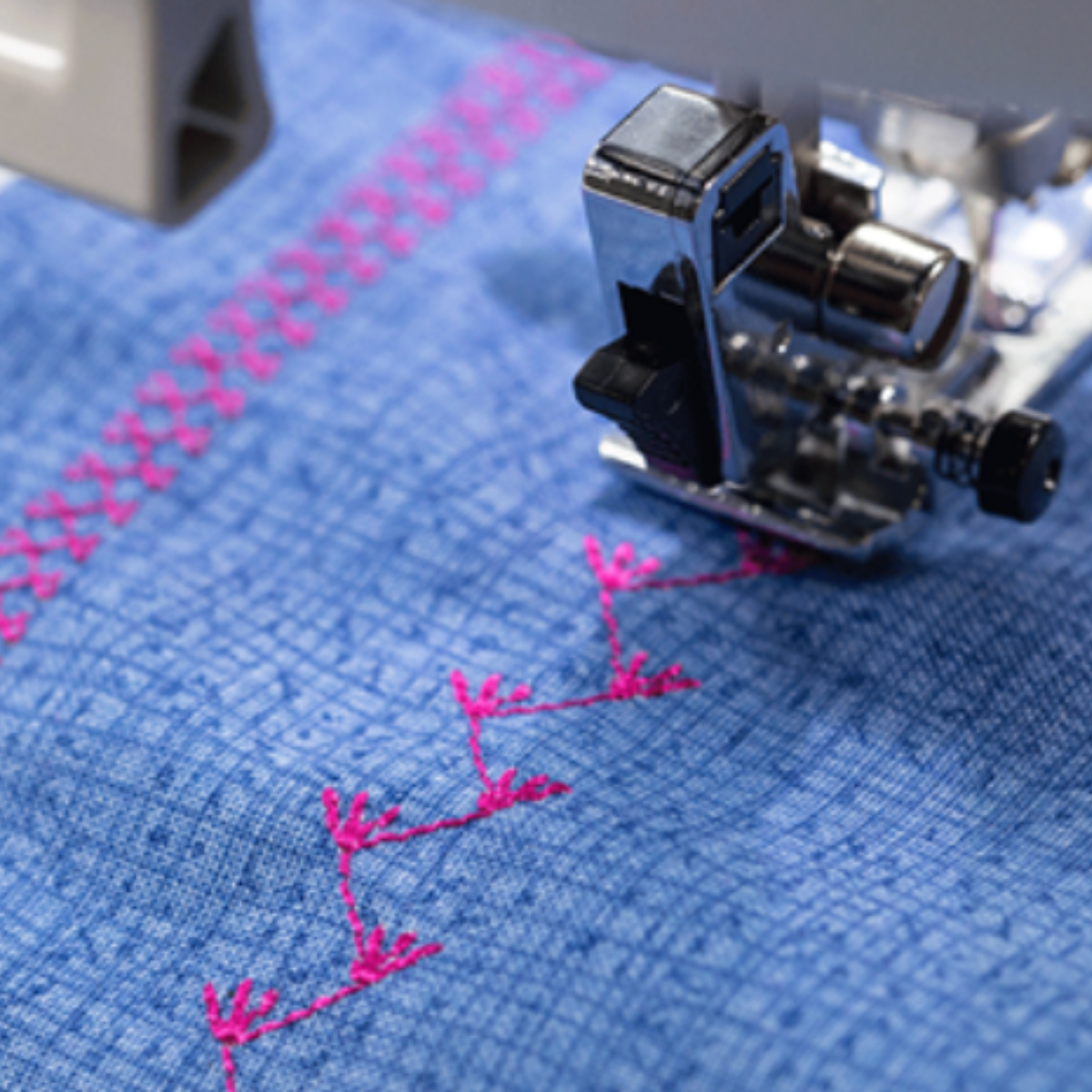 BROTHER Innovis F580 Machine à coudre à quilter et à broder