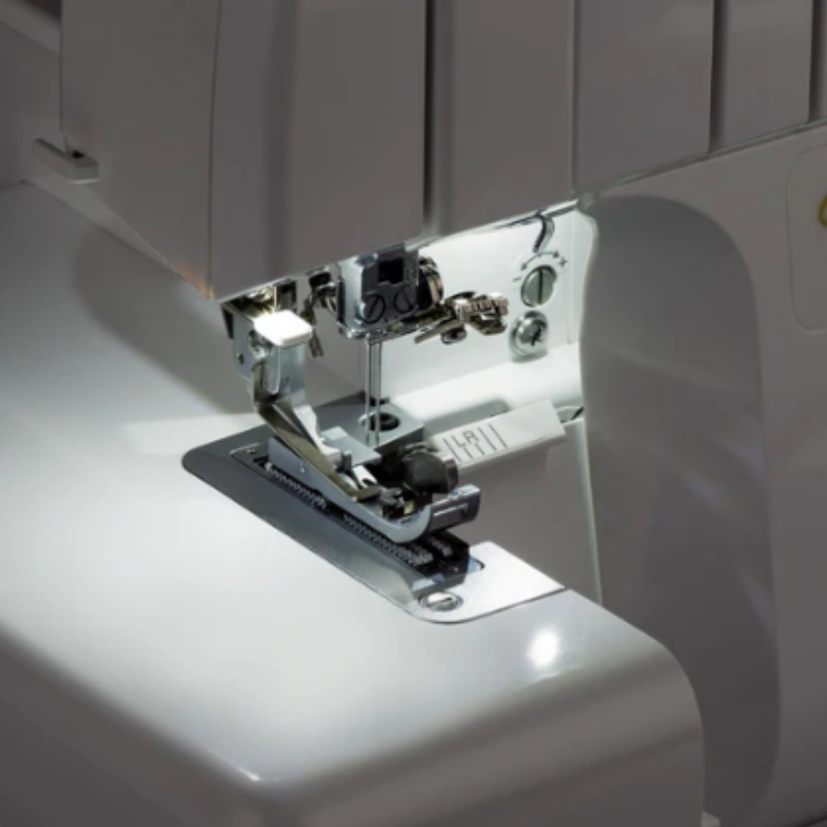 BABY LOCK Surjeteuse VICTORY 4/3/2 fils - 1 à 2 aiguilles