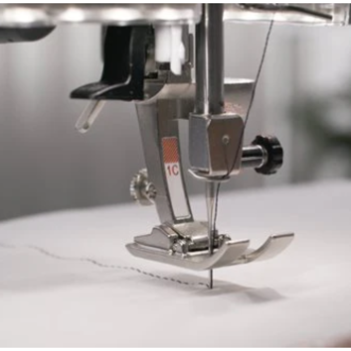 BERNINA B590 Machine à coudre et à broder, quilteuse