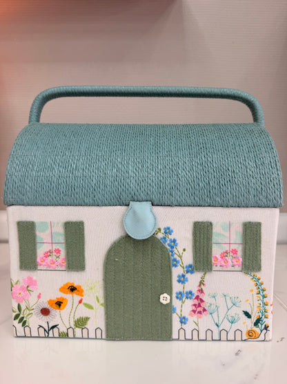Boîte à couture ou travailleuse maison de campagne