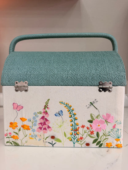 Boîte à couture ou travailleuse maison de campagne