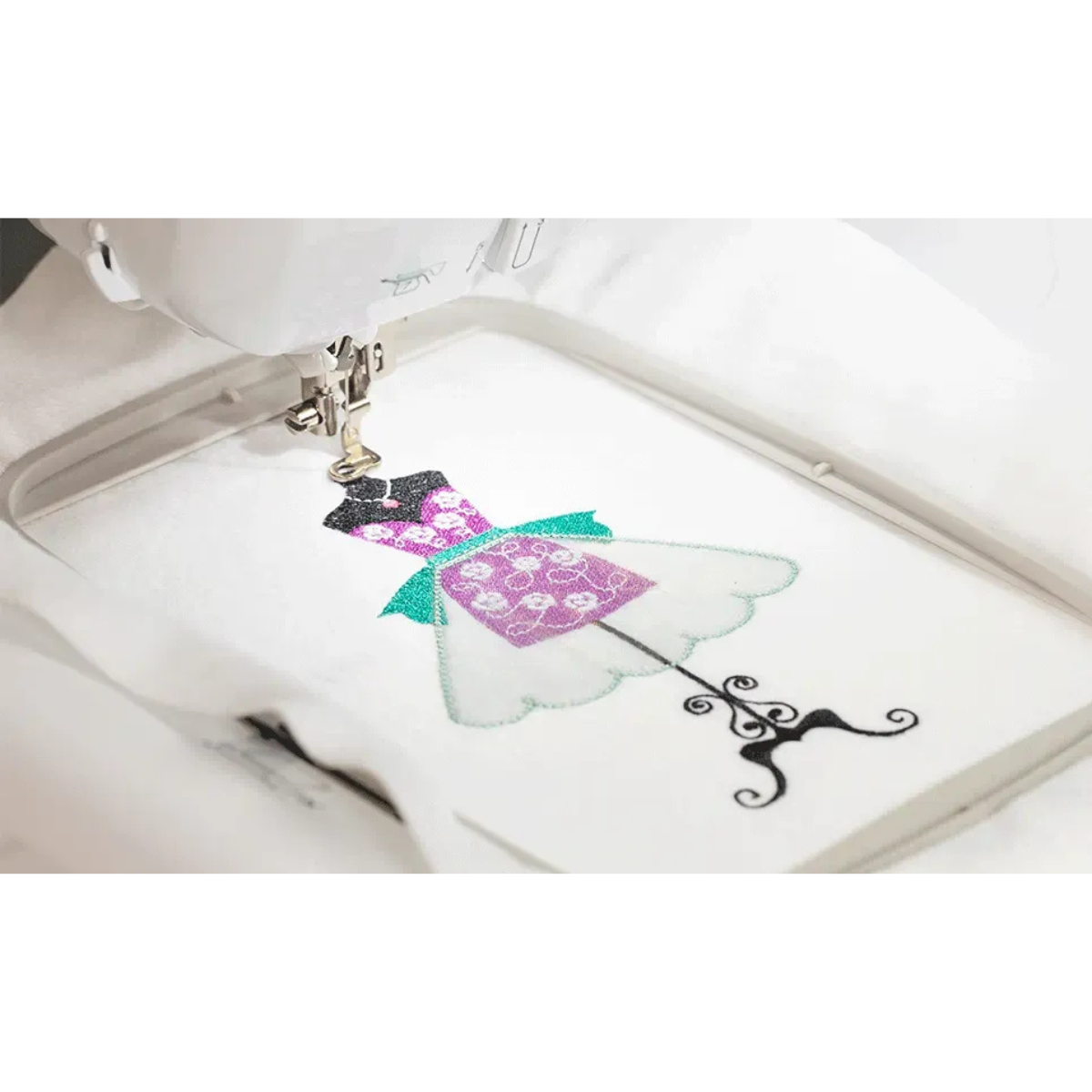 BROTHER Innovis F580 Machine à coudre et brodeuse