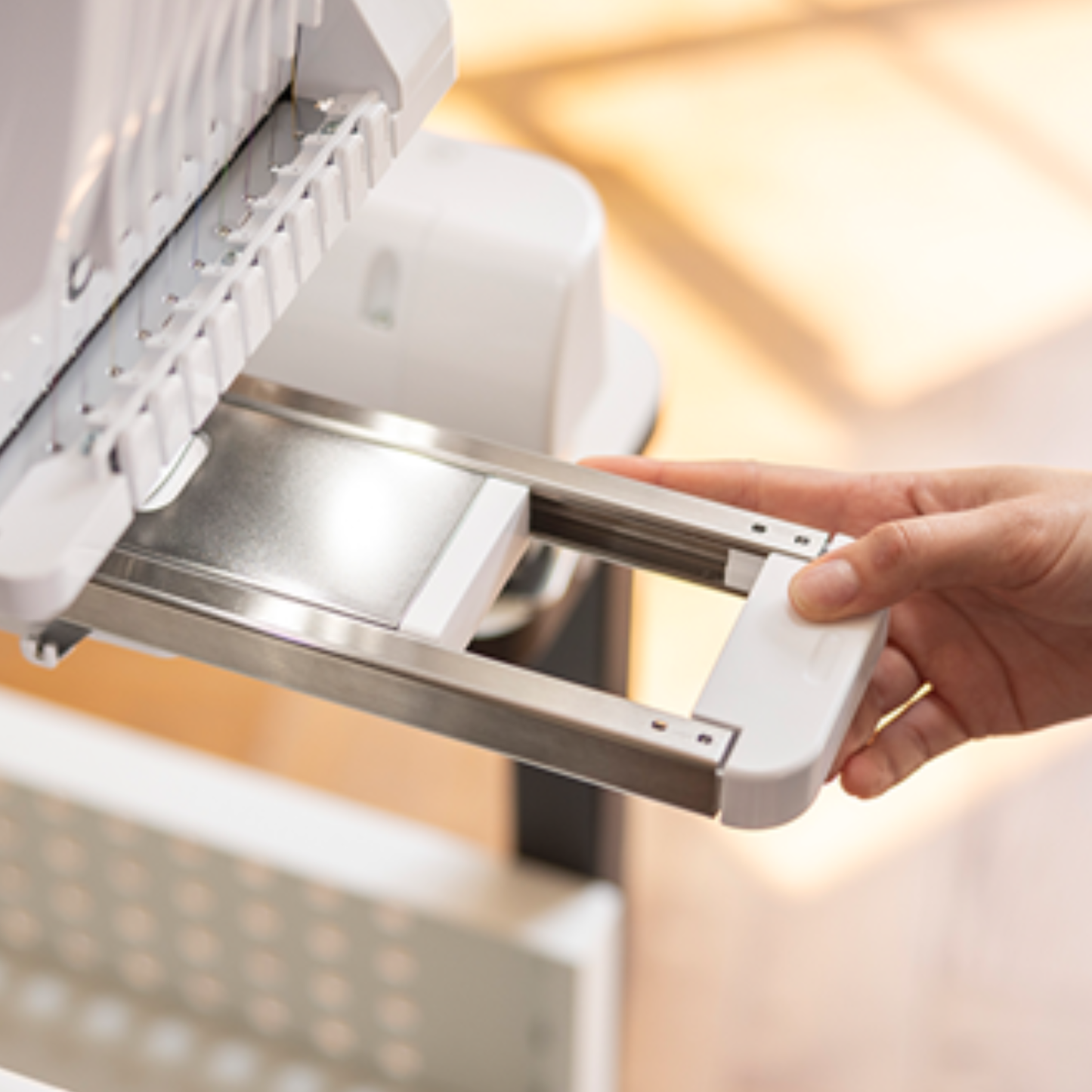 BROTHER PR1060W Machine à broder semi-professionnelle 10 aiguilles