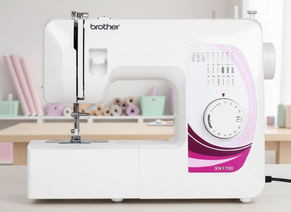 La XN1700 est un excellent compagnon de couture pour les débutants. La couture au quotidien ou le reprisage sont un jeu d’enfant avec cette machine à coudre, qui allie fiabilité et dextérité. Simple d’utilisation, elle saura s’adapter à vos différentes tâches de couture usuelles.